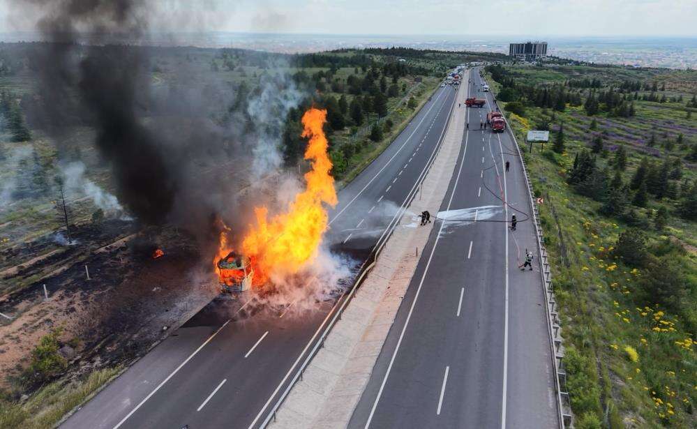Aksaray’da doğalgaz yüklü TIR bomba gibi patladı! Korku dolu anlar kamerada 20